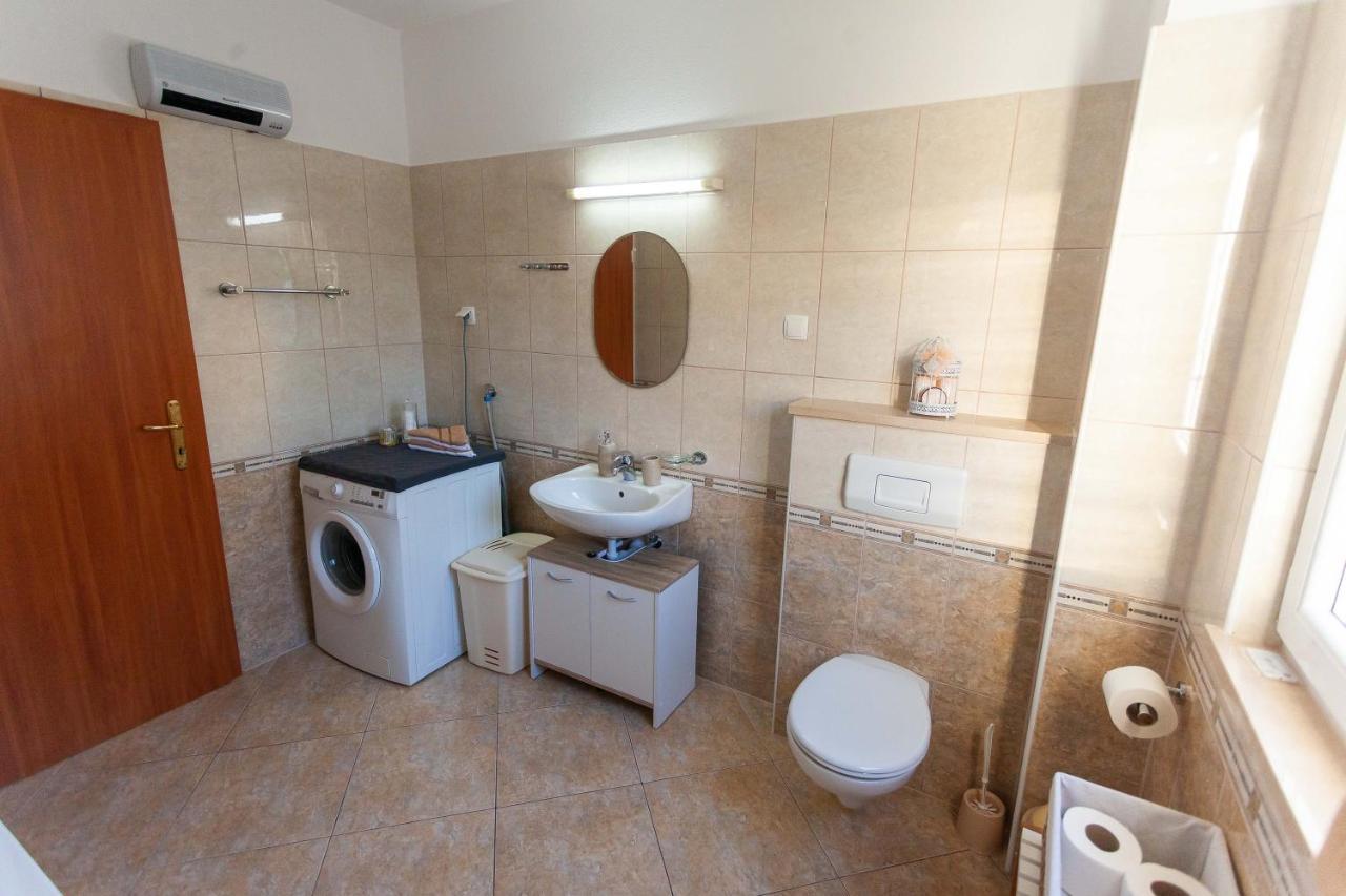 Apartment Jerry With Private Pool Milna  Dış mekan fotoğraf
