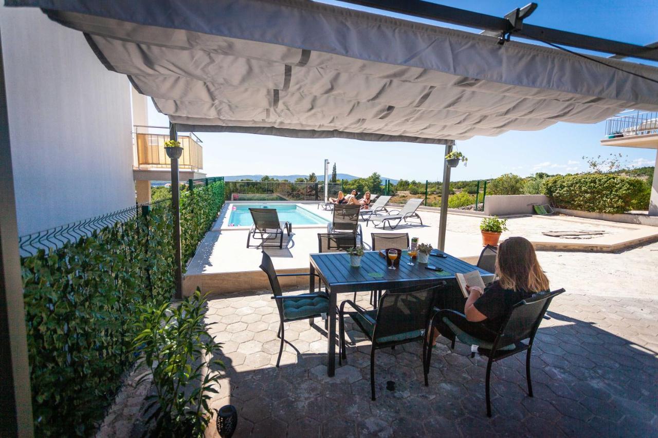 Apartment Jerry With Private Pool Milna  Dış mekan fotoğraf